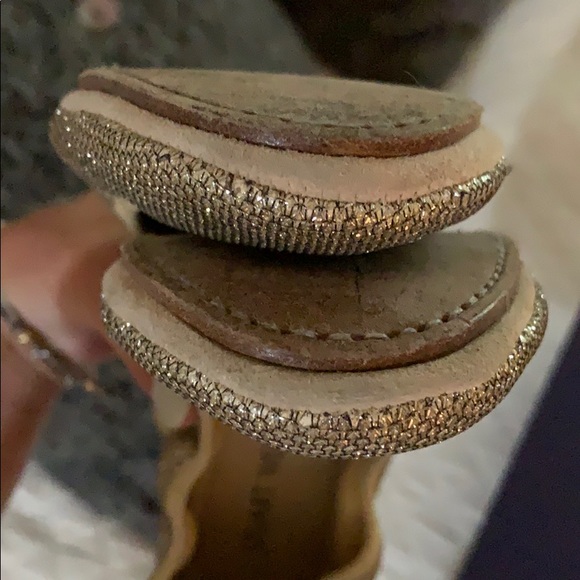 Stuart Weitzman Gold Flats 7.5 NARROW - Picture 4 of 12